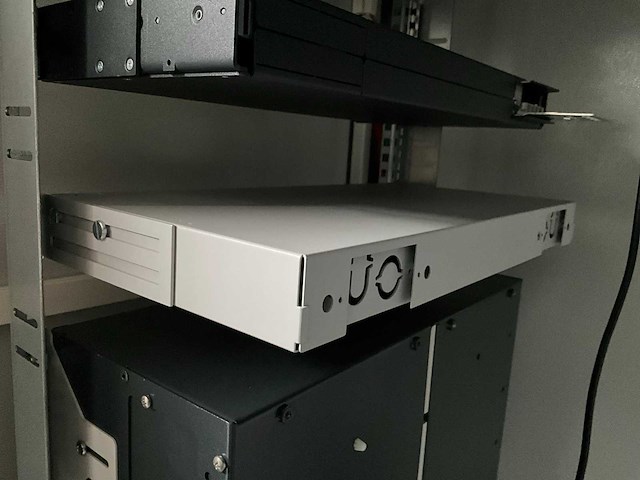Industriële 19 inch serverkast - afbeelding 13 van  13