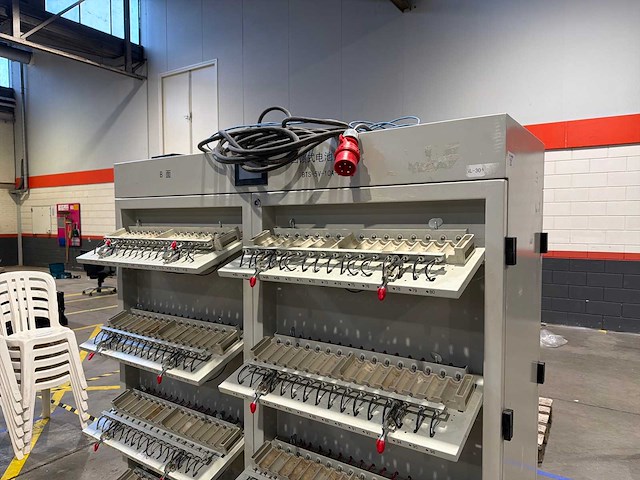 Industriële accucel test- en sorteerkast 5v 10a (256 kanalen) - afbeelding 2 van  7