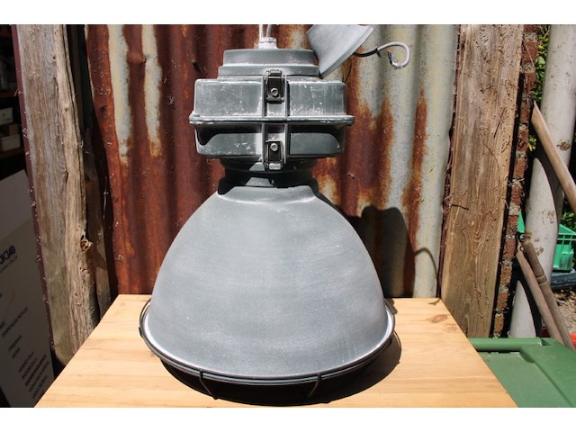 Industriele aluminium hanglamp - afbeelding 1 van  11