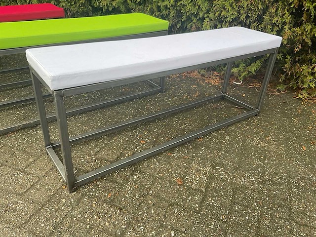 Industriële bank - voorzien van vier gekleurde zittingen (4x) - afbeelding 9 van  16