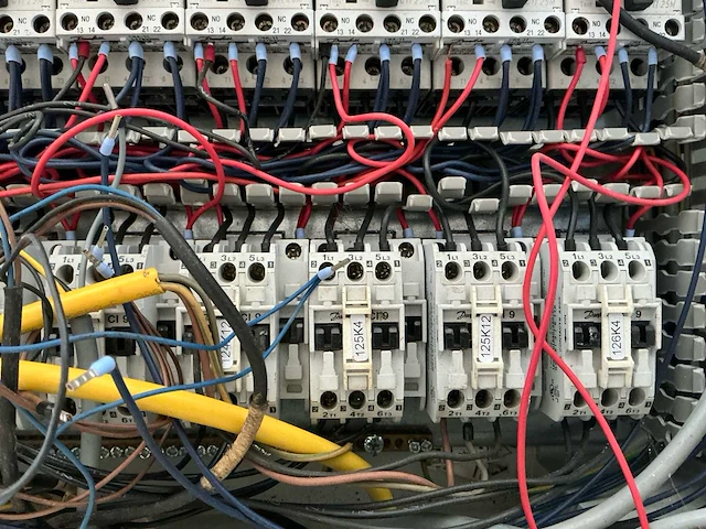 Industriële besturings-/schakelkasten – siemens simatic s7 plc – 5× toshiba vf-s11 frequentieregelaar - afbeelding 3 van  27