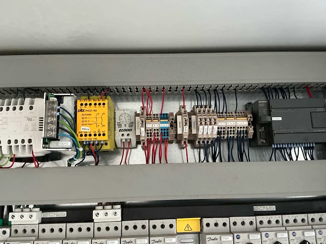 Industriële besturings-/schakelkasten – siemens simatic s7 plc – 5× toshiba vf-s11 frequentieregelaar - afbeelding 8 van  27