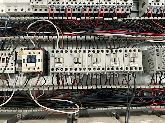 Industriële besturings-/schakelkasten – siemens simatic s7 plc – 5× toshiba vf-s11 frequentieregelaar - afbeelding 13 van  27