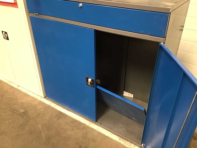 Industriële computerwerkplek - afbeelding 4 van  7