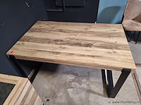 Industriële eettafel v.v. robuust houten tafelblad en zwart metalen frame - afbeelding 3 van  5