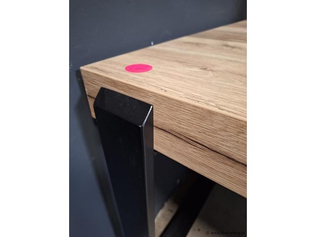 Industriële eettafel v.v. robuust houten tafelblad en zwart metalen frame - afbeelding 4 van  5