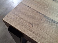 Industriële eettafel v.v. robuust houten tafelblad en zwart metalen frame - afbeelding 3 van  4