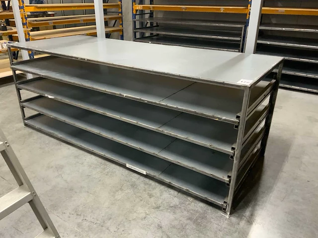Industriële geconstrueerde tafel (3x) - afbeelding 1 van  4