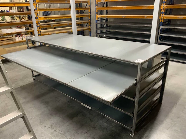 Industriële geconstrueerde tafel (3x) - afbeelding 2 van  4