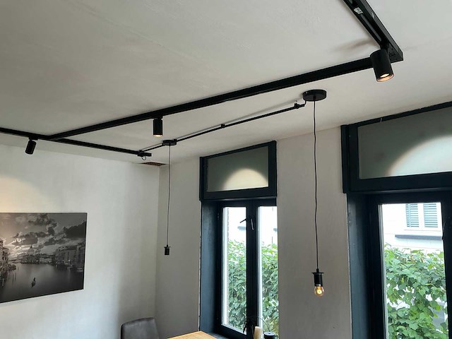 Industriële hang- en spot verlichting met rails - afbeelding 2 van  7
