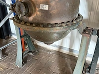 Industriële kantelbare kookketel, jamketel met handwiel, koper/brons/groen, op stalen onderstel - afbeelding 4 van  4