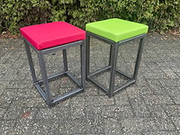 Industriële kruk - voorzien van twee gekleurde zittingen (2x) - afbeelding 1 van  12