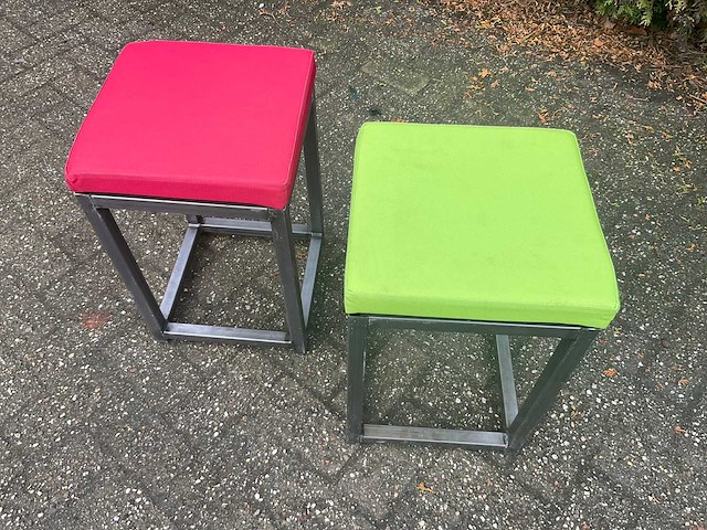 Industriële kruk - voorzien van twee gekleurde zittingen (2x) - afbeelding 9 van  12