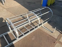 Industriële ladder met valbeveiligingskooi - afbeelding 4 van  5