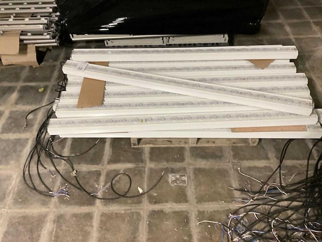 Industriële led lijnarmaturen met adressering (17x) - afbeelding 2 van  4