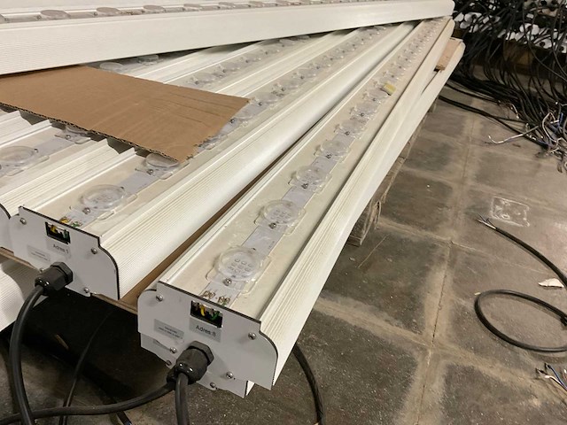 Industriële led lijnarmaturen met adressering (17x) - afbeelding 3 van  4