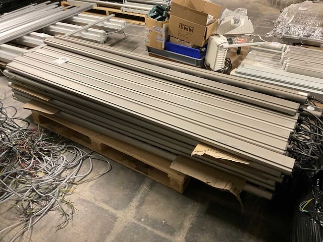 Industriële led lijnarmaturen met adressering (55x) - afbeelding 1 van  4