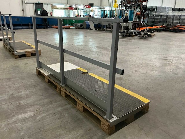 Industriële loopbrug/bordes - afbeelding 2 van  4