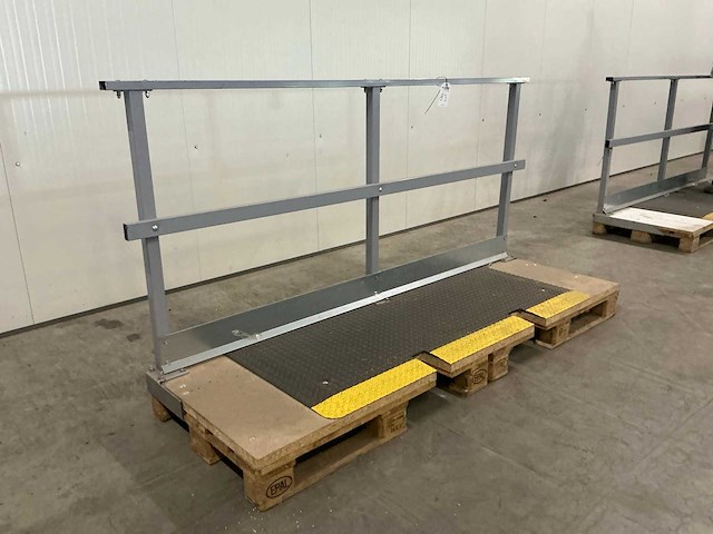 Industriële loopbrug/bordes - afbeelding 1 van  4