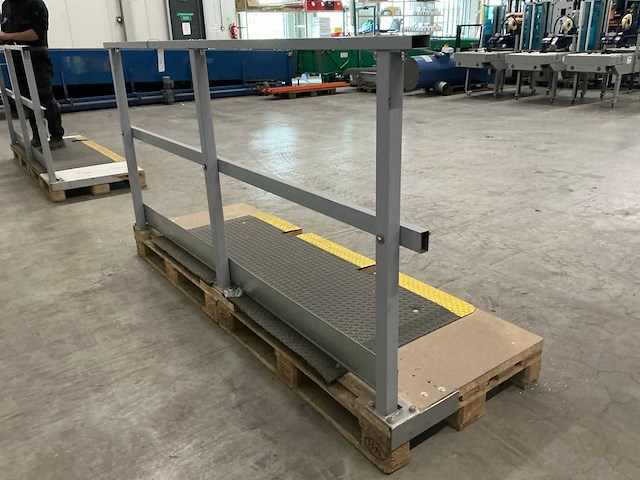 Industriële loopbrug/bordes - afbeelding 2 van  4