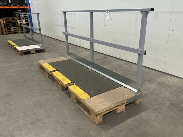 Industriële loopbrug/bordes - afbeelding 4 van  4
