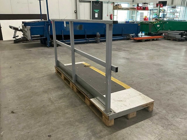 Industriële loopbrug/bordes - afbeelding 2 van  4