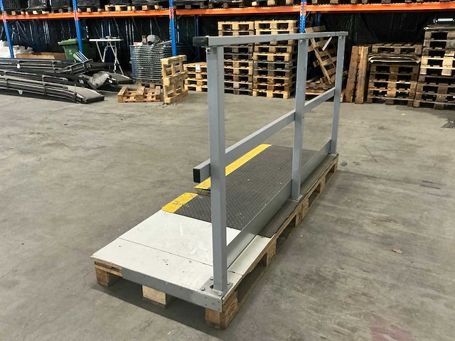 Industriële loopbrug/bordes - afbeelding 2 van  3