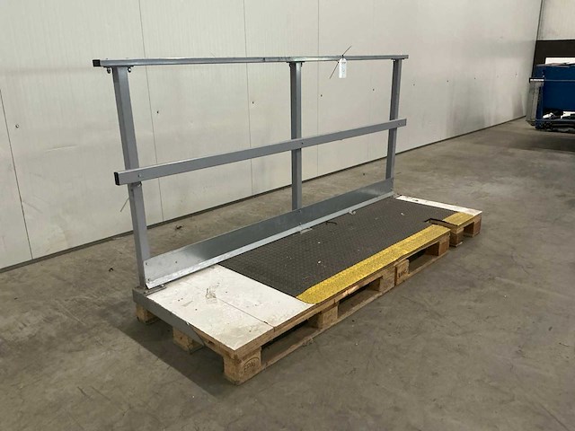 Industriële loopbrug/bordes - afbeelding 1 van  4