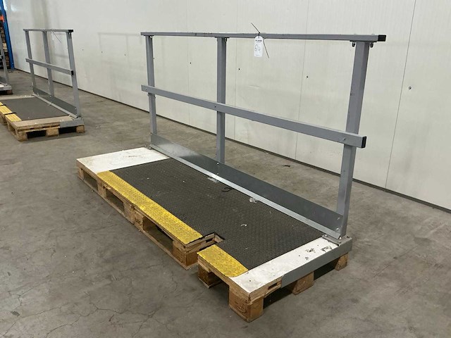 Industriële loopbrug/bordes - afbeelding 4 van  4