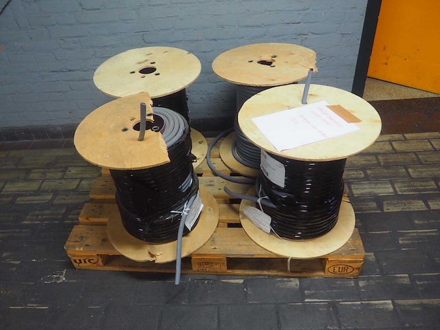 Industriele meeraderige kabel (178kg incl pallet) - afbeelding 1 van  7