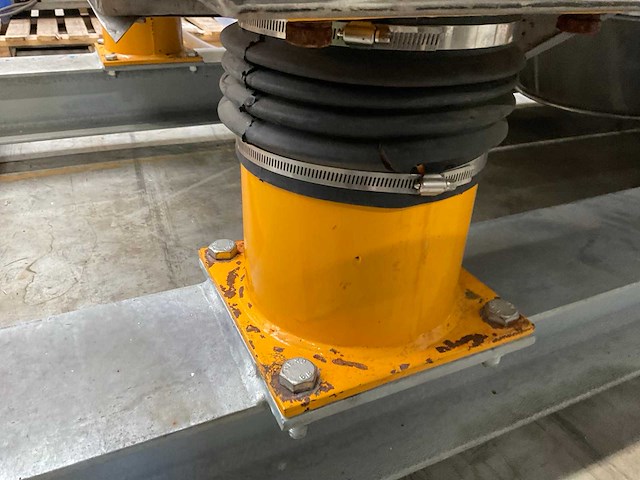 Industriële meng-/centrifugetank - afbeelding 5 van  7