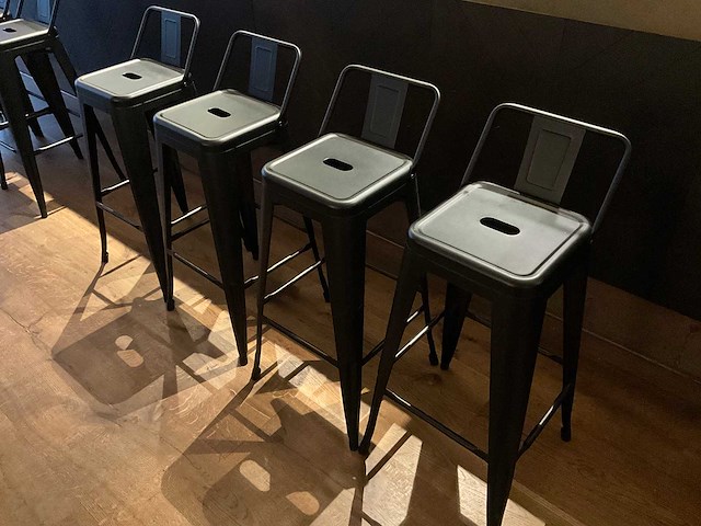 Industriële metalen barkruk met rugleuning (4x) - afbeelding 1 van  6