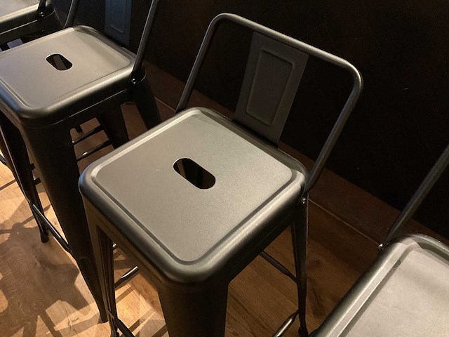 Industriële metalen barkruk met rugleuning (4x) - afbeelding 5 van  6