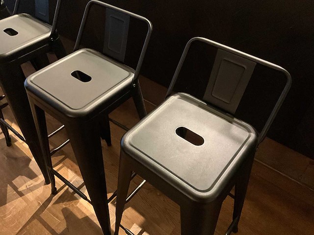 Industriële metalen barkruk met rugleuning (4x) - afbeelding 6 van  6