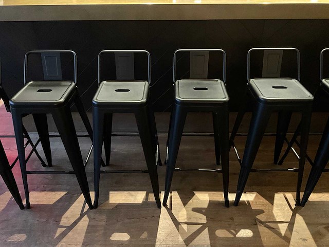 Industriële metalen barkruk met rugleuning (6x) - afbeelding 2 van  6