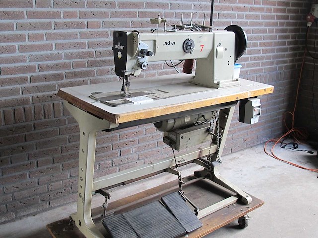 Industriële naaimachine - afbeelding 1 van  15