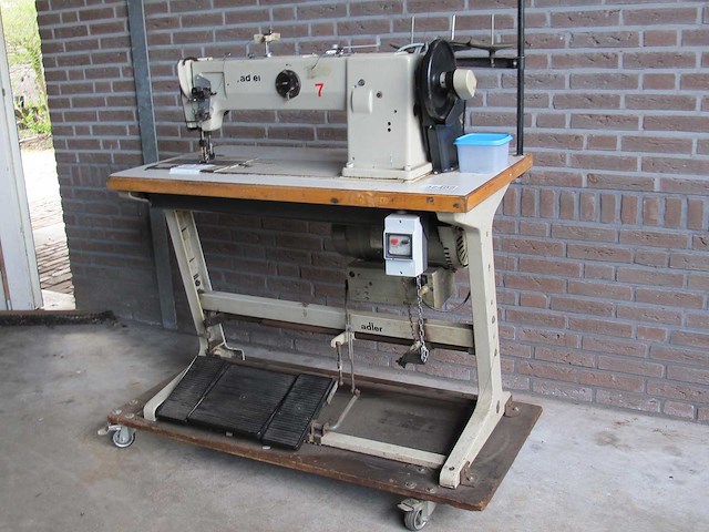 Industriële naaimachine - afbeelding 9 van  15