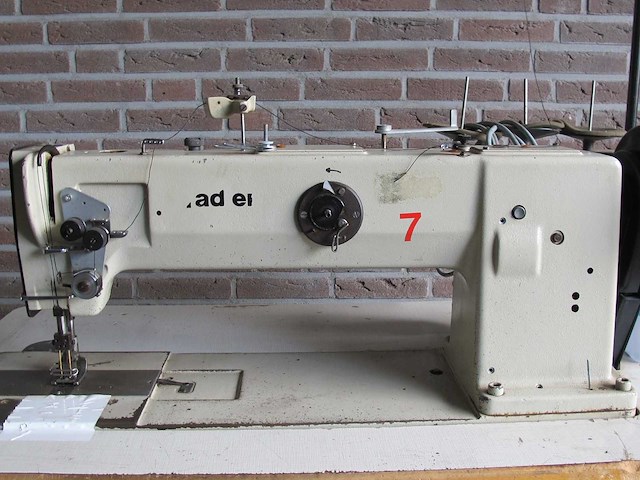 Industriële naaimachine - afbeelding 10 van  15