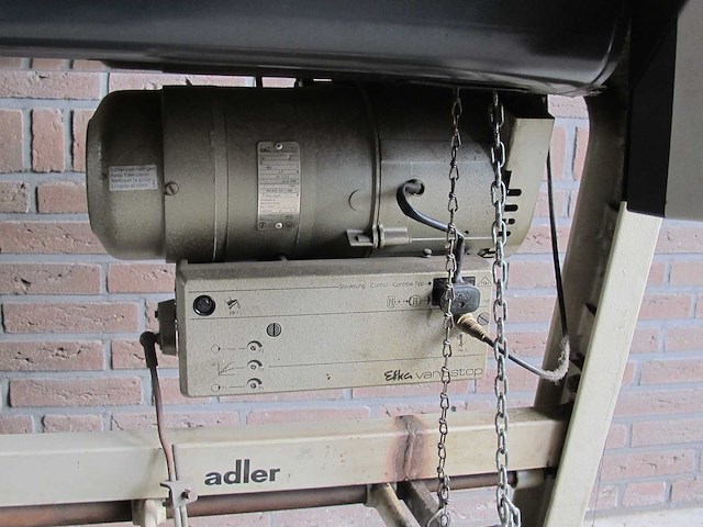 Industriële naaimachine - afbeelding 11 van  15