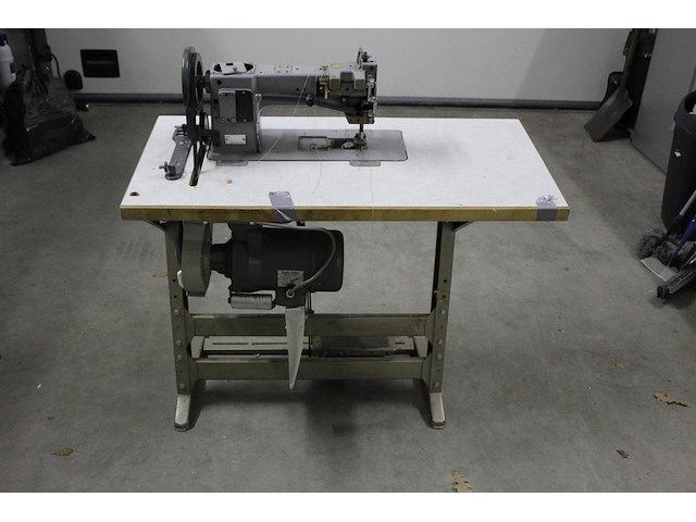 Industriele naaitafel adler, machineunmmer kl167-273kt0. afmeting 106 x 50 cm. in hoogte verstelbaar. - afbeelding 1 van  6