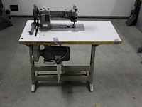 Industriele naaitafel adler, machineunmmer kl167-273kt0. afmeting 106 x 50 cm. in hoogte verstelbaar.