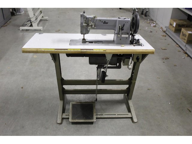 Industriele naaitafel adler, machineunmmer kl167-273kt0. afmeting 106 x 50 cm. in hoogte verstelbaar. - afbeelding 2 van  6