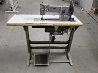 Industriele naaitafel adler, machineunmmer kl167-273kt0. afmeting 106 x 50 cm. in hoogte verstelbaar. - afbeelding 2 van  6