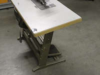 Industriele naaitafel adler, machineunmmer kl167-273kt0. afmeting 106 x 50 cm. in hoogte verstelbaar. - afbeelding 4 van  6