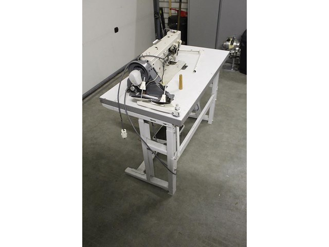 Industriele naaitafel global, type wf955. afmeting 105 x 55 cm. incompleet, werking onbekend. - afbeelding 3 van  5
