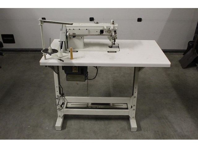 Industriele naaitafel nn. afmeting 105 x 55 cm in hoogte verstelbaar. - afbeelding 1 van  5