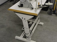 Industriele naaitafel nn. afmeting 105 x 55 cm in hoogte verstelbaar. - afbeelding 3 van  5