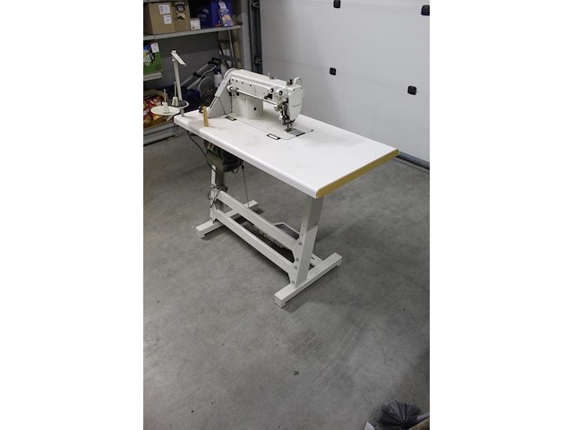 Industriele naaitafel nn. afmeting 105 x 55 cm in hoogte verstelbaar. - afbeelding 4 van  5