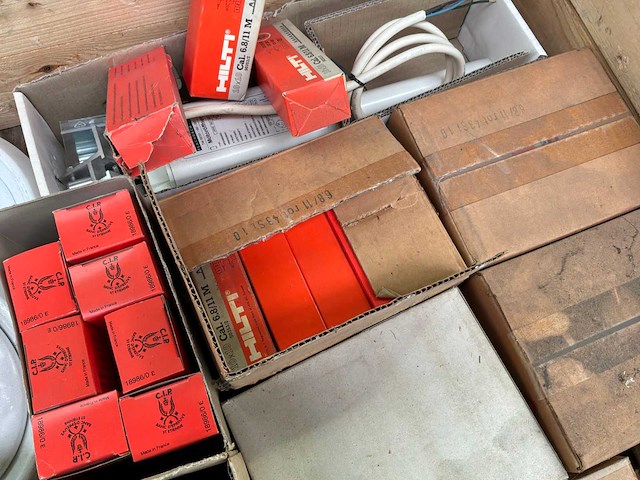 Industriële onderdelen, gereedschap en filters. - afbeelding 2 van  9