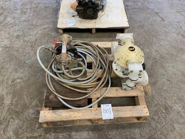 Industriele pompen (2x) - afbeelding 1 van  4
